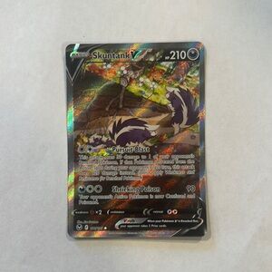 Pokemon Skuntank V Trading Card - Black, Green, Red